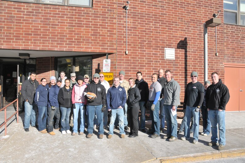 SCHENECTADY, N.Y. -- About 25 Airmen with the 109th Airlift Wing volunteered to help hand out nearly 70 Thanksgiving meals to residents of Summit Towers on Nov. 25, 2013. Airmen with the Wing have been volunteering for the meal delivery for more than 10  years. (Air National Guard photo by Senior Master Sgt. Jeffrey Hanna/Released)