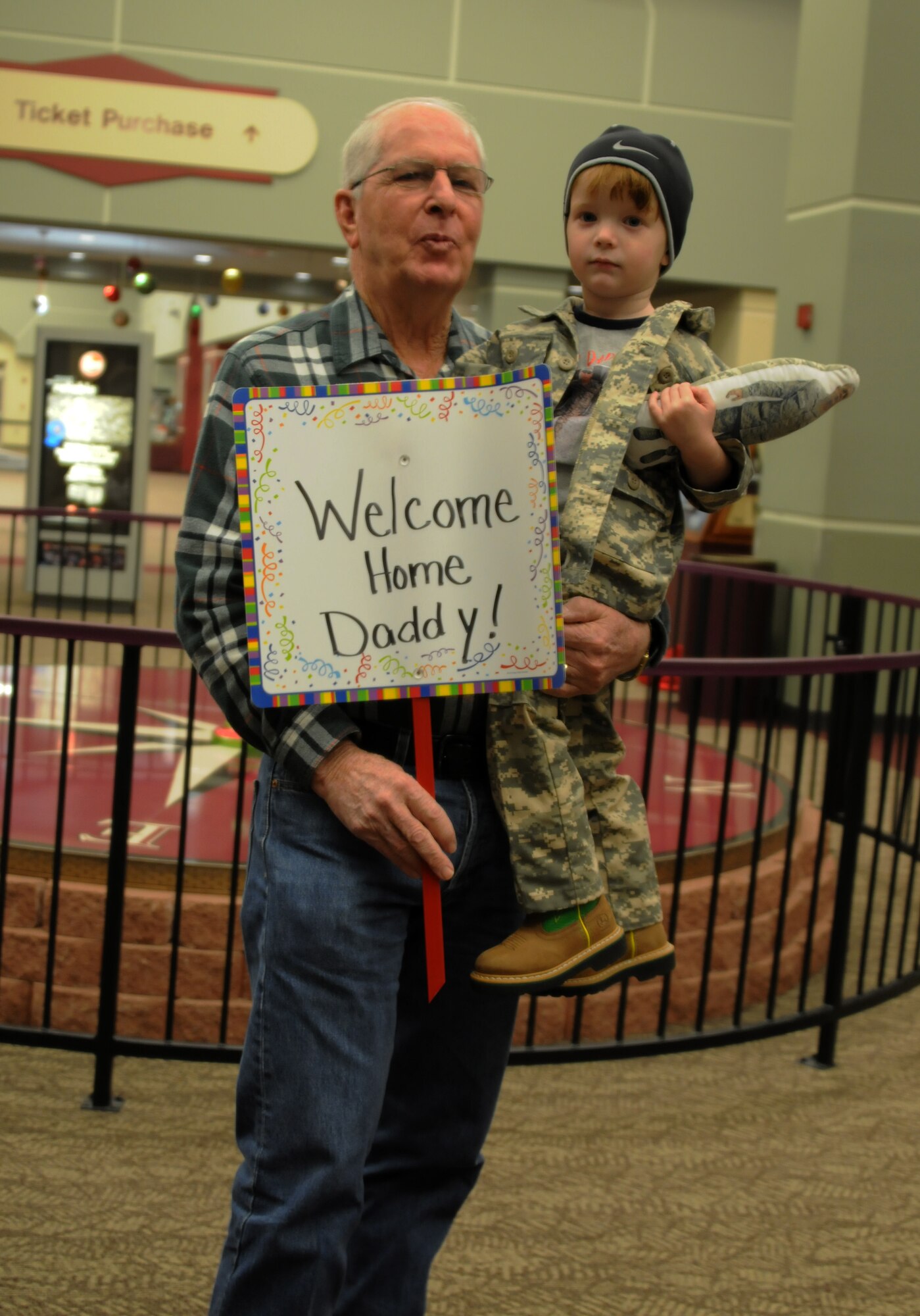Thirteen Airmen with the 188th Security Forces Squadron returned Nov. 27, 2013, from a six-month deployment to the Middle East just in time to spend Thanksgiving with their families. The Airmen, who left last May, arrived at Fort Smith Regional Airport and were promptly treated to a to hero’s welcome home. Along with a host of family, friends and wing leadership, Maj. Gen. William Wofford, Arkansas National Guard adjutant general, and Brig. Gen. Dwight Balch, Arkansas Air National Guard commander, were on hand to welcome back the returning Airmen. (U.S. Air National Guard photo by Maj. Heath Allen/188th Fighter Wing)