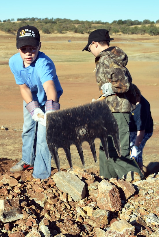 Boy Scouts with Troop 352 of Valley Springs, Calif., help build a trail during National Public Lands Day, Sept. 28, 2013, at New Hogan Lake, the U.S. Army Corps of Engineers Sacramento District park near Valley Springs. (U.S. Army photo by Robert Kidd/Released)