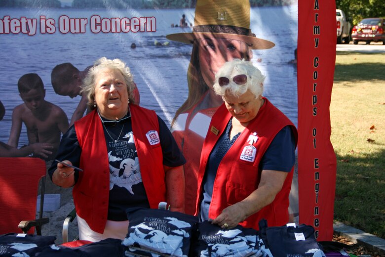 CLARKS HILL, S.C. -- Volunteers for the U.S. Army Corps of Engineers help out with National Public Lands Day events, Sept. 28, 2013. 