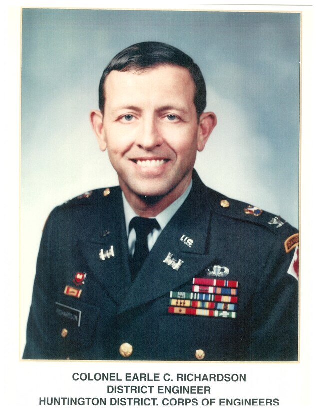 COL Earle C Richardson
August 1992 - July 1994