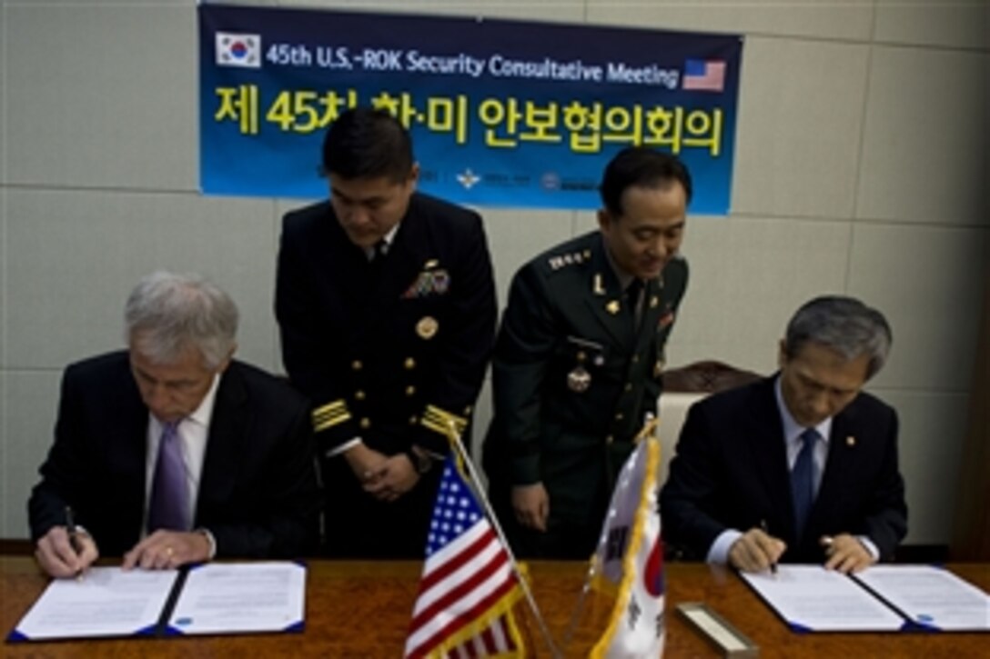 U.S. Defense Secretary Chuck Hagel, left, and South Korean Defense Minister Kim Kwan-jin sign a joint communique at the Ministry of Defense in Seoul, South Korea, Oct. 2, 2013. Hagel and his counterpart earlier participated in the 45th Security Consultative Meeting. 