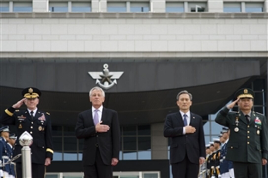 U.S. Defense Secretary Chuck Hagel, second from left, and U.S. Army Gen. Martin E. Dempsey, left, stand with South Korean Defense Minister Kim Kwan-jin, second from right, and South Korean army Gen. Jung Seung-jo, his country's chairman of the Joint Chiefs of Staff, during an honor cordon at the Ministry of Defense in Seoul, South Korea, Oct. 2, 2013. 