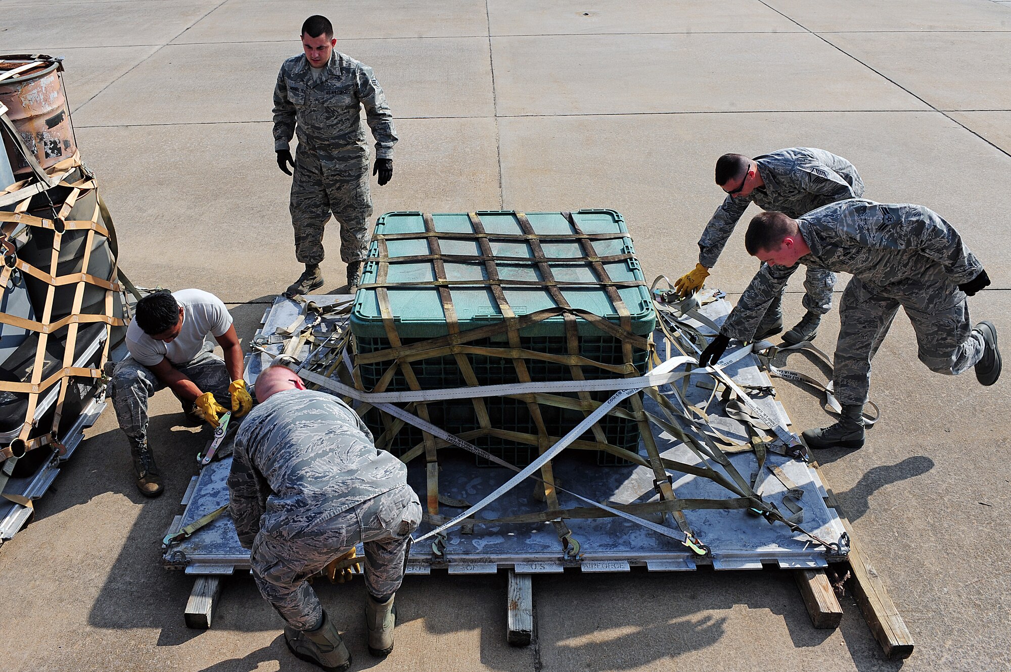 U.S. Air Force Airmen assigned to the 4th Fighter Wing break down a pallet during a class at Seymour Johnson Air Force Base, N.C., Oct. 3, 2013. The Airmen learned pallet-building procedures and techniques prior to participating in exercise CORONET WARRIOR 13-04, Oct. 7-8, 2013. (U.S. Air Force photo by Airman 1st Class John Nieves Camacho)