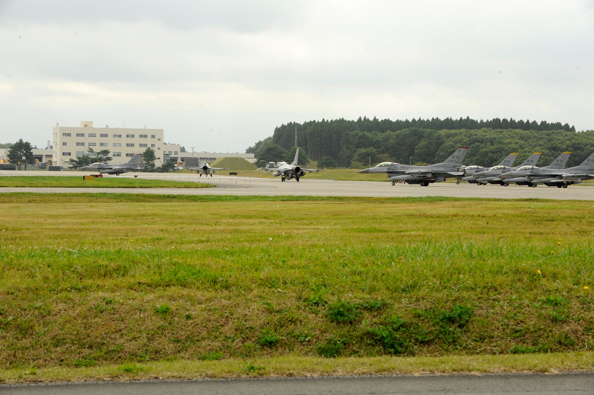 MISAWA AIR BASE, Japan – Pilots from the 13th and 14th Fighter Squadrons at Misawa Air Base, Japan, taxi their F-16 Fighting Falcons prior to takeoff during an Operational Readiness Exercise, Oct. 7, 2013. The ORE is designed to replicate real world scenarios for pilots, with a mixture of air-to-air and air-to-ground combat. (U.S. Air Force photo/ Staff Sgt. Tong Duong/ Released)