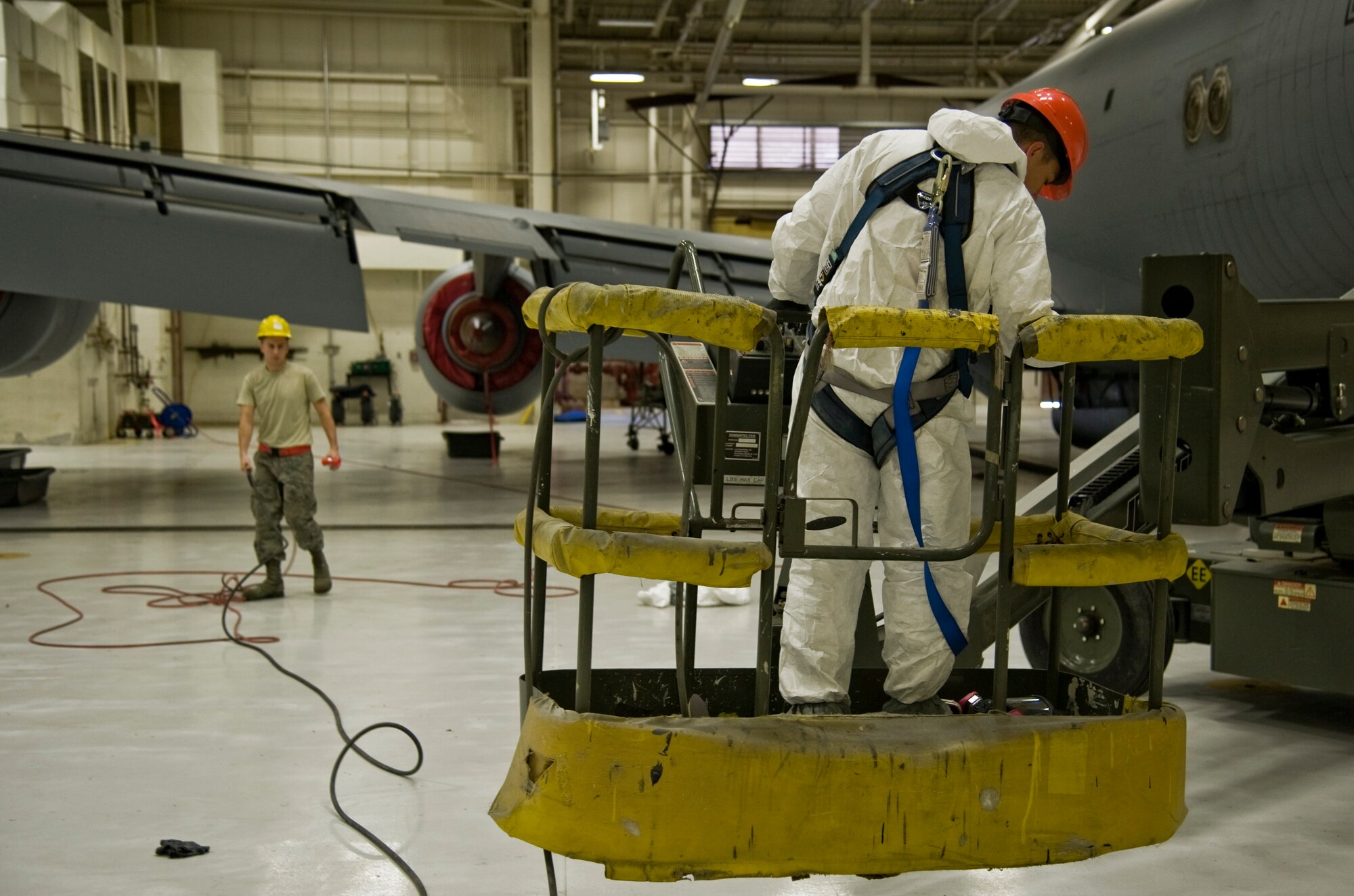 Airmen from the 22nd Maintenance Squadron prepare to use a JLG lift, Sept. 30, 2013, at McConnell Air Force Base, Kan. The JLG operator requires guidance from a spotter to avoid colliding into objects within his blind spots. (US Air Force photo/Airman 1st Class John Linzmeier)