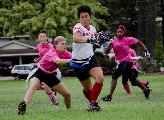 Wardawgs wide receiver Shannon Nagasako runs a pass as the Falcons reach for her flag during a Hawaii Gridiron League game at Kapiolani Park, Oct. 6, 2013. (U.S. Marine Corps photo by Kristen Wong)