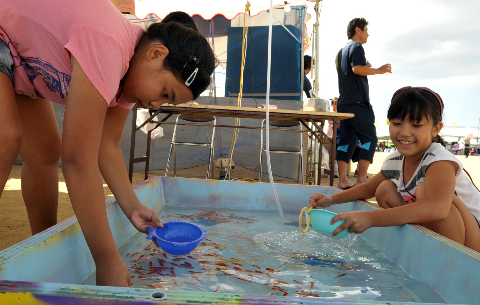 Children play a goldfish scooping game during the 33rd Noguni Sokan Festival in Kadena Kaneku Seaside Park, Japan, Oct. 13, 2013. The festival is an annual two-day event that brings together service members, their families and local residents to enjoy food, games, entertainment and fireworks. (Courtesy photo)


