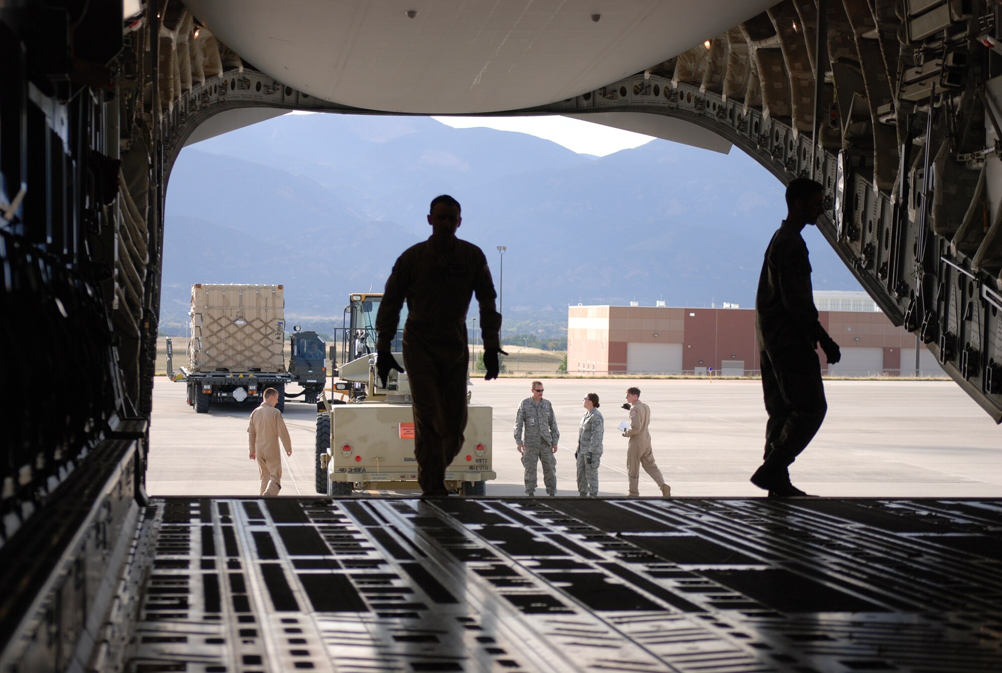 COLORADO SPRINGS, Colo. – A C-17’s loadmaster crew preps the rear ramp to receive cargo Oct. 9 at the Army’s Arrival and Departure Airfield Control Group. The initial load-plan for the aircraft is prepared by air transportation Airmen from the 21st Logistics Readiness Squadron and is reviewed by the C-17 loadmaster for final approval before loading can begin. (U.S. Air Force photo/Michael Golembesky)