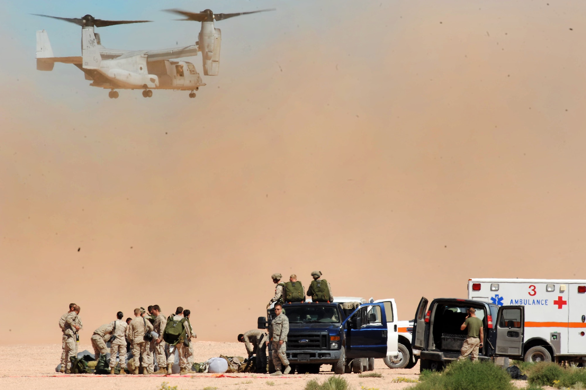 U.S Marines wait for an MV-22 Osprey to land Sept. 30, 2013, at Melrose Air Force Range, N.M. The 22nd Marine Expeditionary Unit from Marine Corps Base Camp Lejeune, N.C., utilized Melrose Range to set a new distance record for the MV-22.  (U.S. Air Force photo/Senior Airman Jette Carr)