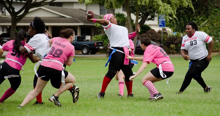 WarDawgs quarterback Luretta Palmer (center) throws the ball to one of her teammates as the Falcons attempt to take her flag during a Hawaii Gridiron League game at Kapiolani Park, Oct. 6, 2013. (U.S. Marine Corps photo by Kristen Wong)
