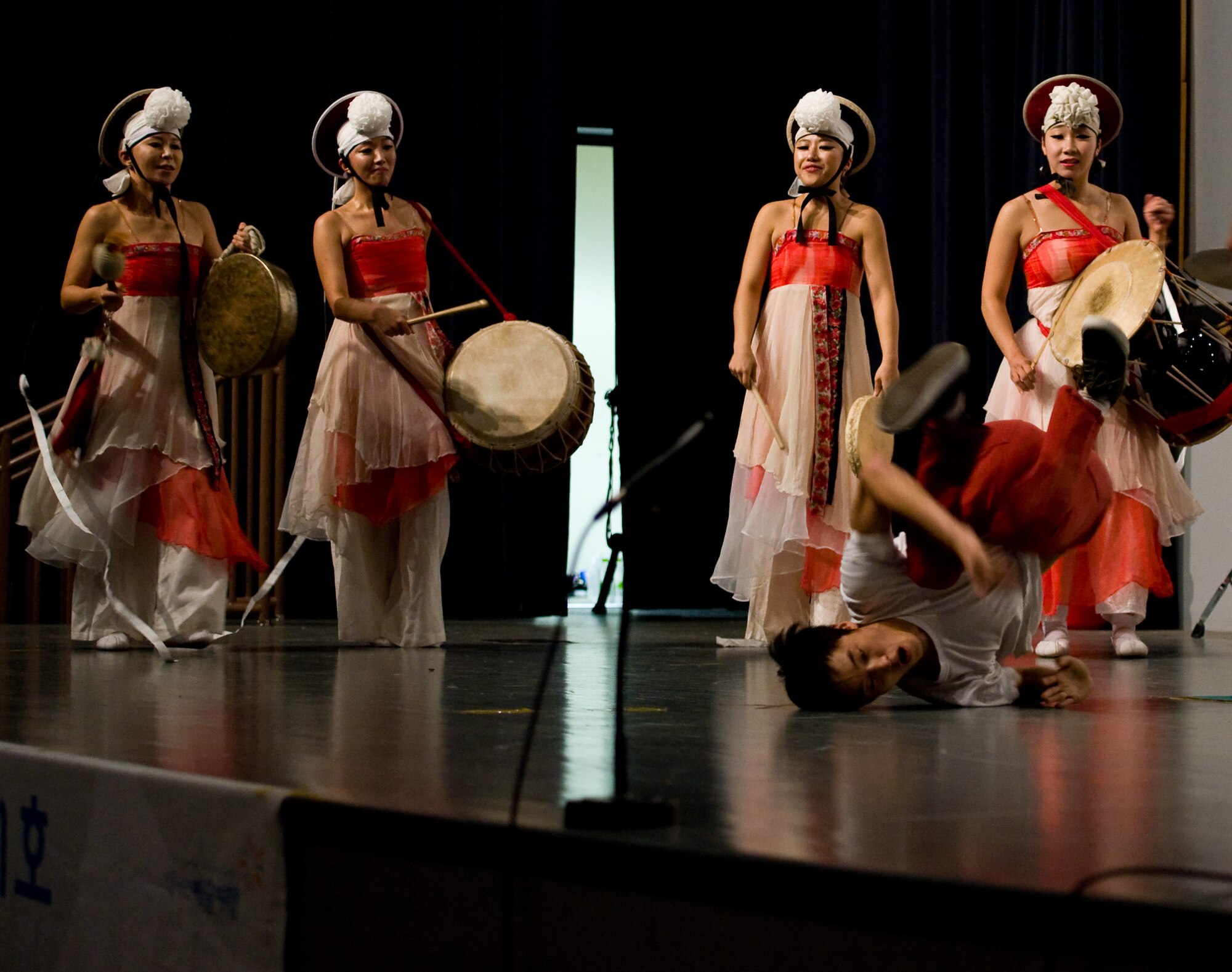 DoDo and Last for One conduct a joint performance for Airmen at Kunsan Air Base, Republic of Korea, Oct. 15, 2013. The Republic of Korea air force hosted the percussion group DoDo and break dancing crew Last for One for a concert here. The performers merged traditional Korean style drumming with western hip-hop style dancing. (U.S. Air Force photo by Senior Airman Armando A. Schwier-Morales/Released)