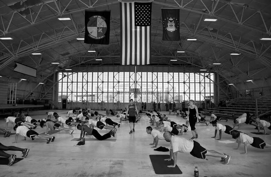 Fitness expert Tony Horton makes sure Airmen are using proper form on a push-up exercise during a 90-minute workout session at Eglin Air Force Base, Fla., Oct. 16.  The workout was part of Horton’s day-long visit at Eglin.  Horton also visited Tyndall AFB and Pensacola Naval Air Station while in the area.  (U.S. Air Force photo/Samuel King Jr.)