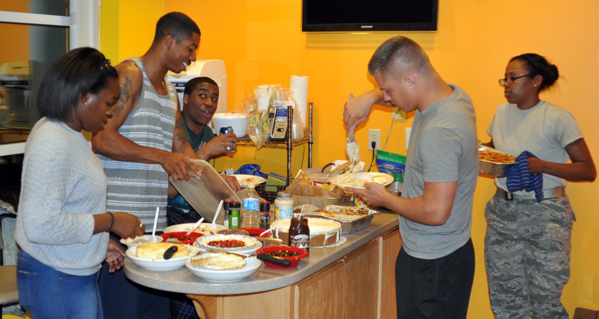 Airmen serve themselves during “Throwdown Thursday” at the Connection on Oct. 10 in Tuskegee Hall, Offutt Air Force Base, Neb. Throwdown Thursday began in September with more than 45 single enlisted military members in attendance. (U.S. Air Force photo by Senior Airman Peter R.O. Danielson/Released)