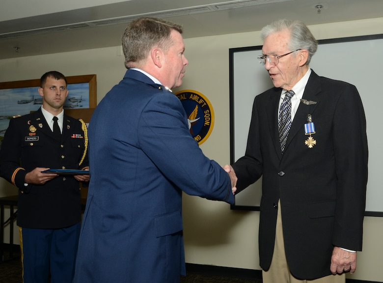 WWII pilot presented Distinguished Flying Cross after 68 years > 136th ...