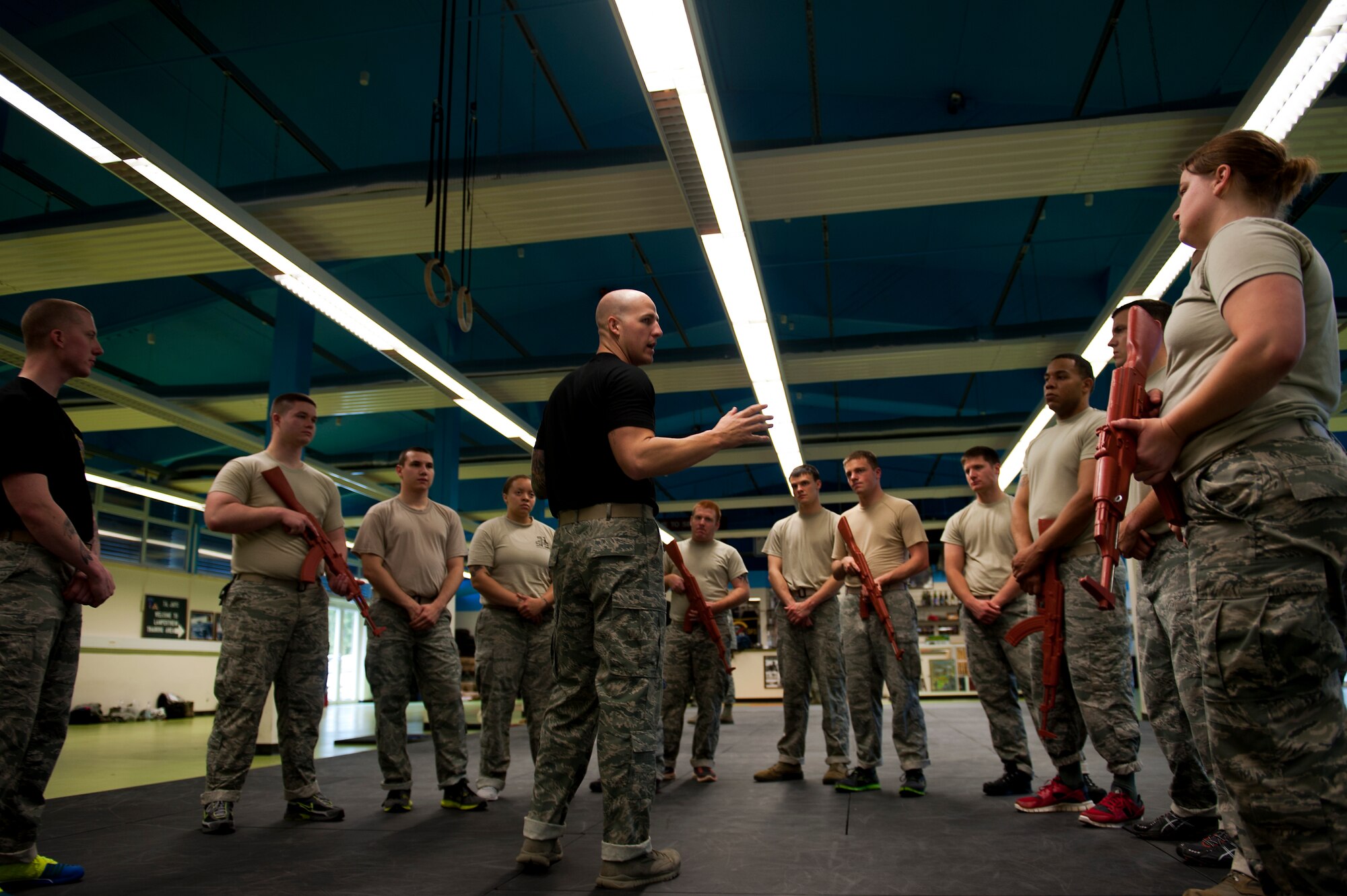 Staff Sgt. Mark M. Karas, 435th Security Forces Squadron fly-away security team instructor, talks to students in the F.A.S.T. course, Oct. 9, 2013, Pulaski Barracks, Germany. Karas stresses the importance of muscle memory and training the way you fight. (U.S. Air Force photo/Airman 1st Class Damon Kasberg)