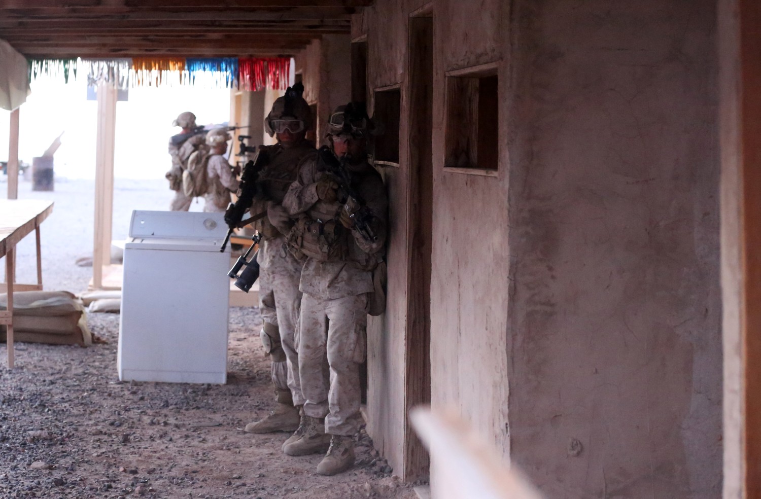 Marines swarm mock town during raid training > 1st Marine Division