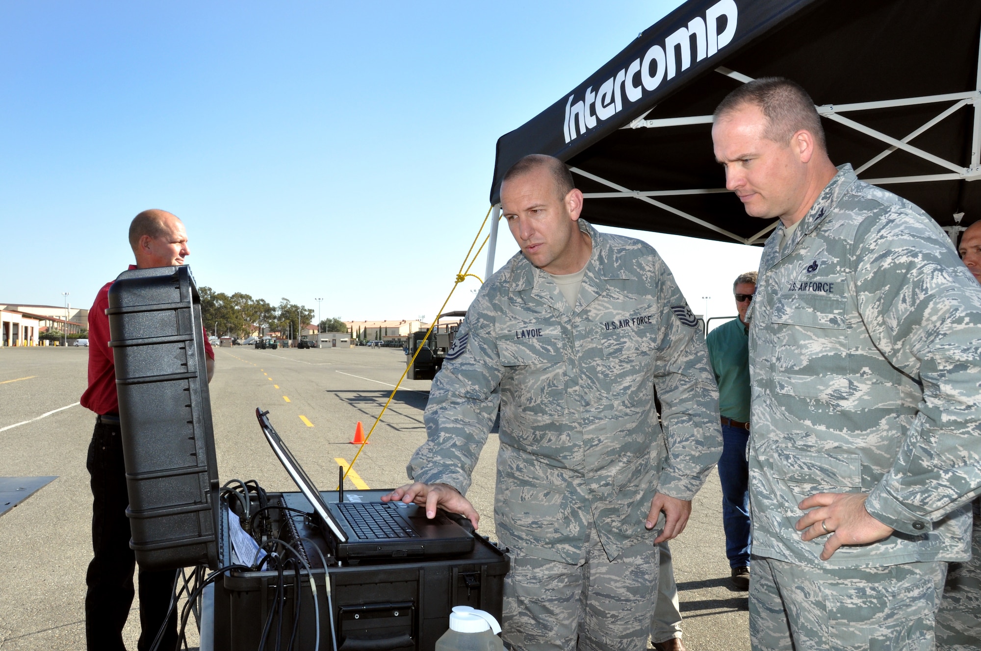 Tech. Sgt. Arthur Lavoie, 60th Aerial Port Squadron cargo deplyment function NCO in charge, shows Col. Mark Weber, 60th Maintenance Group commander, how the new Deployable Automated Cargo Measurement System works Oct. 10 in the aerial port yard on Travis. (U.S. Air Force photo/Staff Sgt. Patrick Harrower)