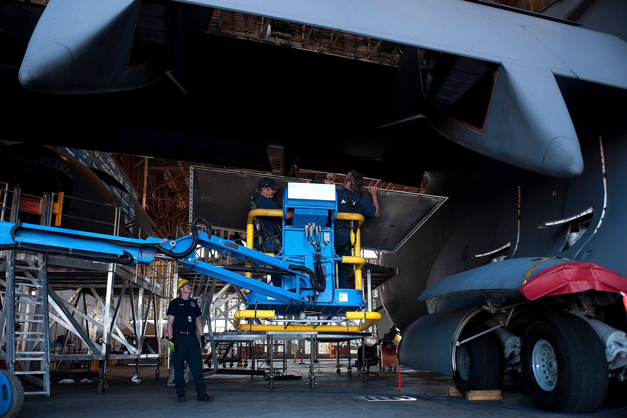 ALTUS AIR FORCE BASE, Okla. – Members of the 97th Air Mobility Wing Maintenance A-Team removes the outside panels of a C-17 Globemaster III cargo aircraft during a 720-day home station refurbishing Oct. 10, 2013. Removal of the aircraft’s panels allows the maintenance division to conduct an inspection for mechanical wear and tear as well as structural damage. (U.S. Air Force photo by Senior Airman Jesse Lopez/Released)