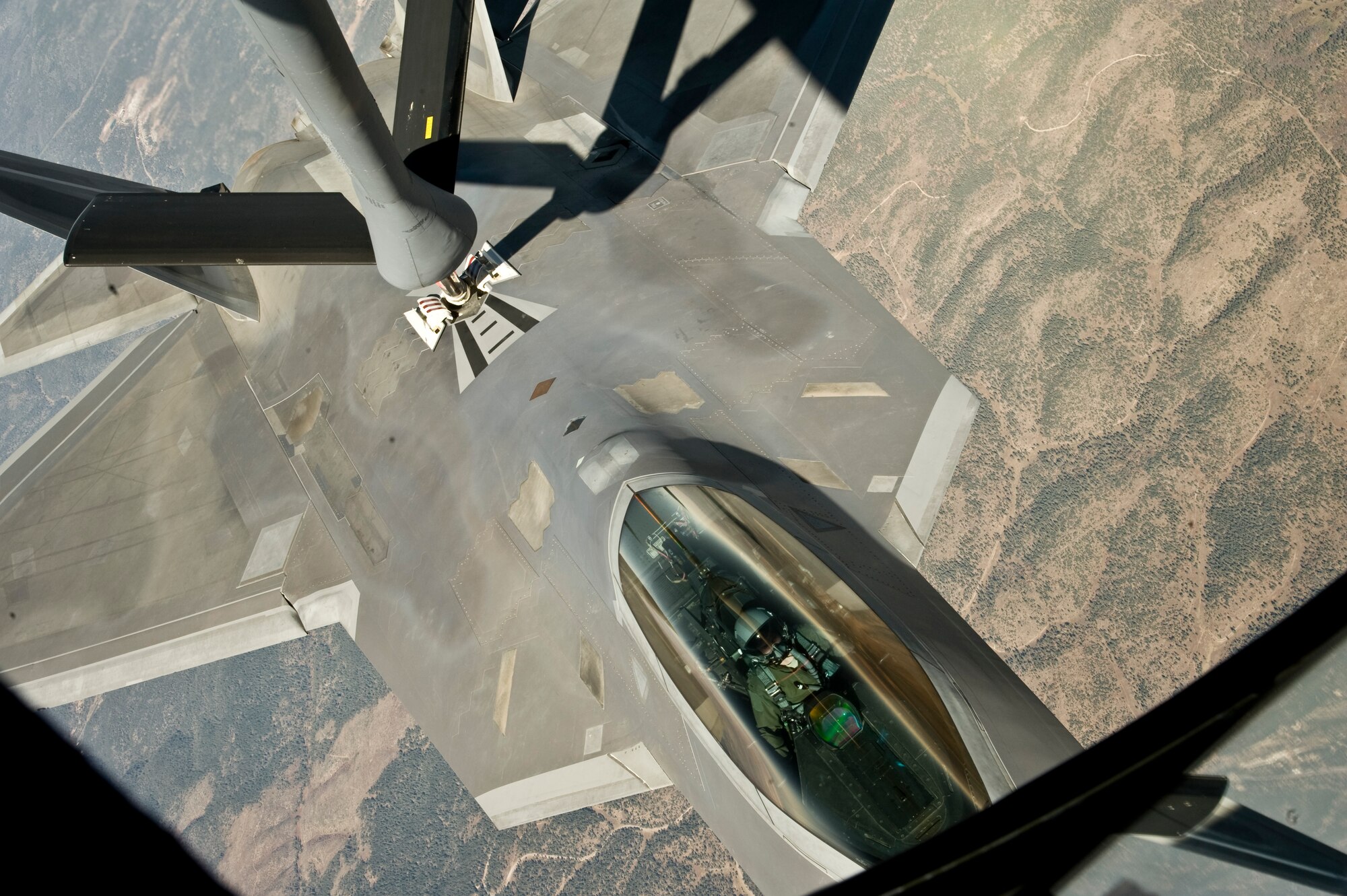 An F-22 Raptor assigned to the 49th Fighter Wing, at Holloman Air Force Base, N.M., receives fuel from a KC-135 Stratotanker from McConnell Air Force Base, Kan., Oct. 23, 2013. McConnell’s refueling capability drastically increases the effectiveness and reach of the F-22s. (U.S. Air Force photo/Airman 1st Class John Linzmeier)