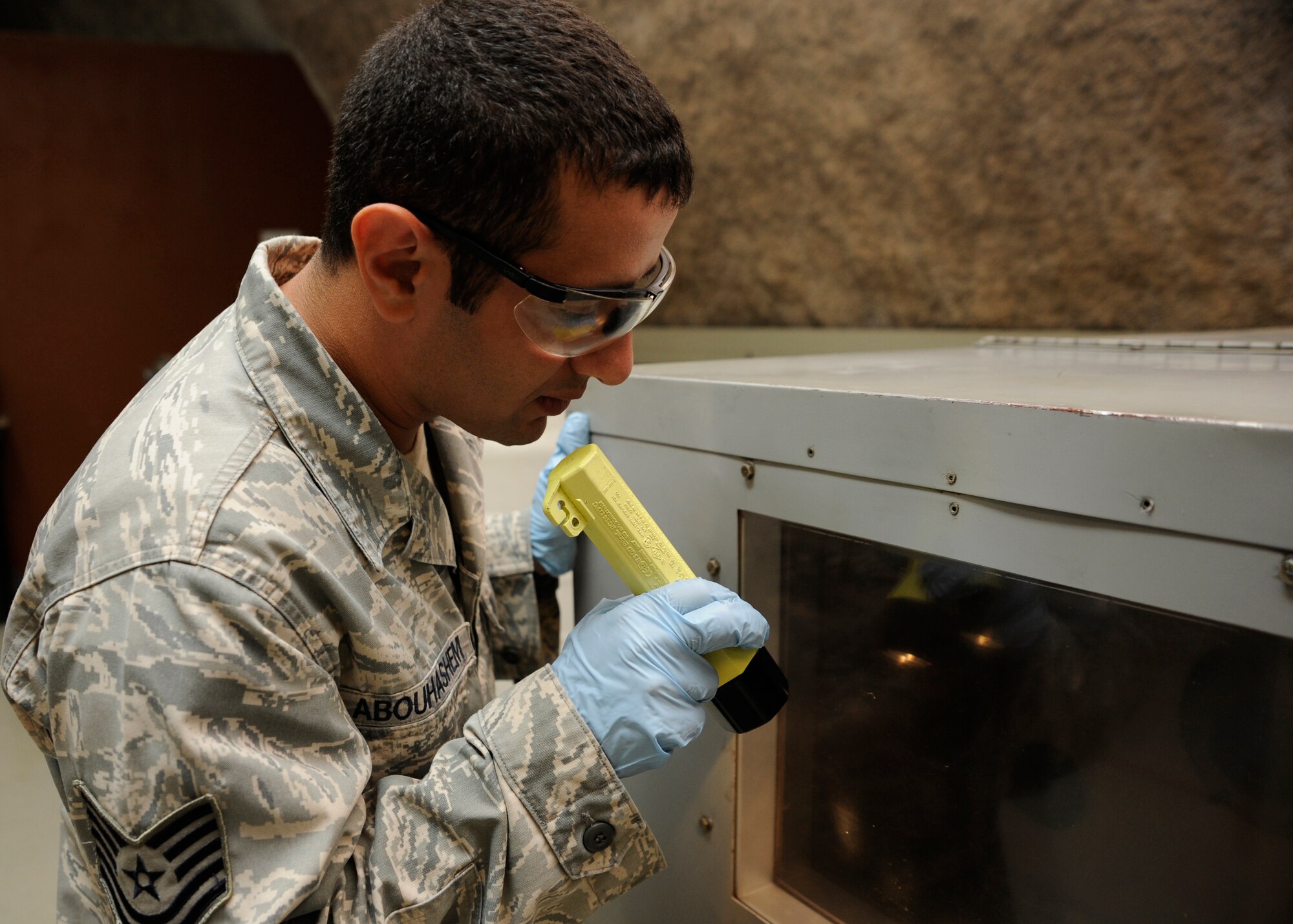 Tech. Sgt. Mohammed Abouhashem looks through a crash box on a hydraulic test stand to ensure there are no leaks from the hose at the 379th Air Expeditionary Wing in Southwest Asia, Oct. 15, 2013. The 379h Expeditionary Maintenance Squadron performs operations checks on a hydraulic test stand before returning the serviceable asset back to the supply system. Abouhashem is the 379th EMXS hydraulics section NCO in charge deployed from McConnell Air Force Base, Kan., and hails from Brooklyn, Ohio. (U.S. Air Force photo/Senior Airman Bahja J. Jones)

