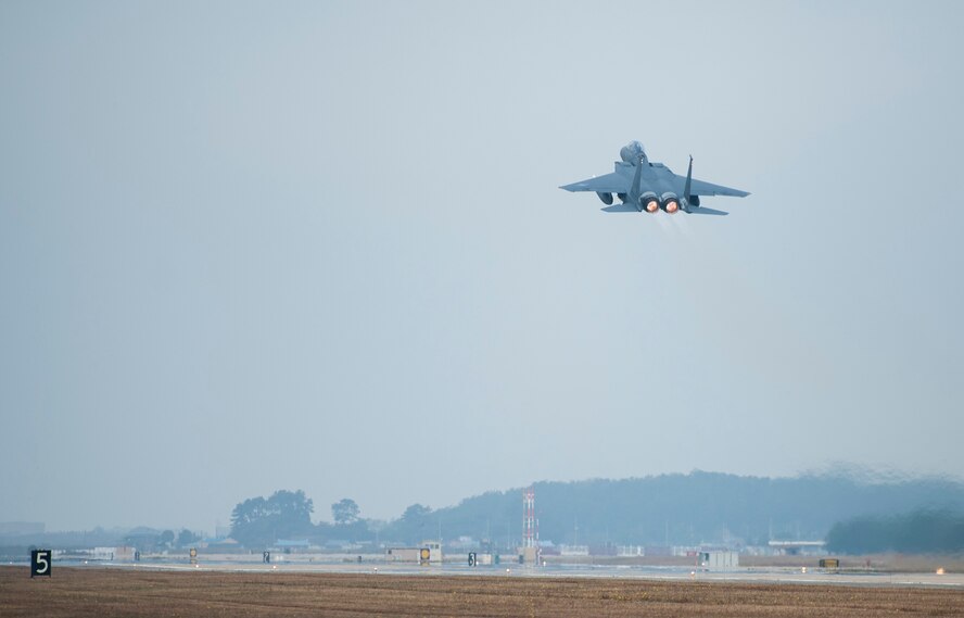 A Republic of Korea F-15 Strike Eagle takes off during Max Thunder 13-2 at Kunsan Air Base, Republic of Korea, Oct. 28, 2013. U.S. Air Force Airmen, U.S. Air Force Airmen, U.S. Marines and Republic of Korea air forces kicked off Max Thunder 13-2 during the first go, or takeoff. This is the 11th Max Thunder exercise, which fosters bilateral aerial training between the Korea Air Power Team to include the U.S. Air Force, Marine Corps and the Republic of Korea air force. (U.S. Air Force photo by Senior Airman Armando A. Schwier-Morales/Released)