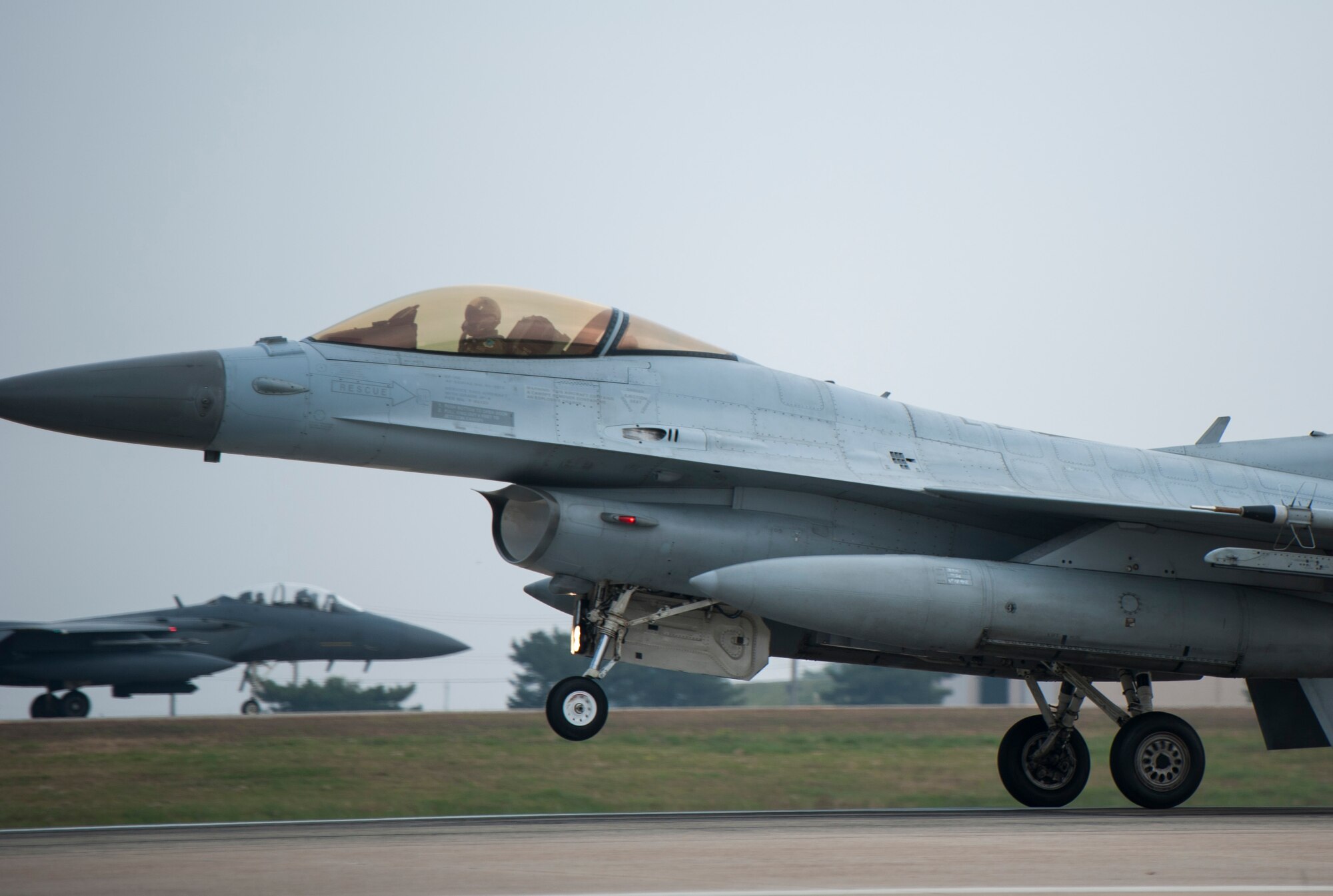 A Republic of Korea F-16 Fighting Falcon takes off during Max Thunder 13-2 at Kunsan Air Base, Republic of Korea, Oct. 28, 2013. U.S. Air Force Airmen, U.S. Air Force Airmen, U.S. Marines and Republic of Korea air forces kicked off Max Thunder 13-2 during the first go, or takeoff. This is the 11th Max Thunder exercise, which fosters bilateral aerial training between the Korea Air Power Team to include the U.S. Air Force, Marine Corps and the Republic of Korea air force. (U.S. Air Force photo by Senior Airman Armando A. Schwier-Morales/Released)