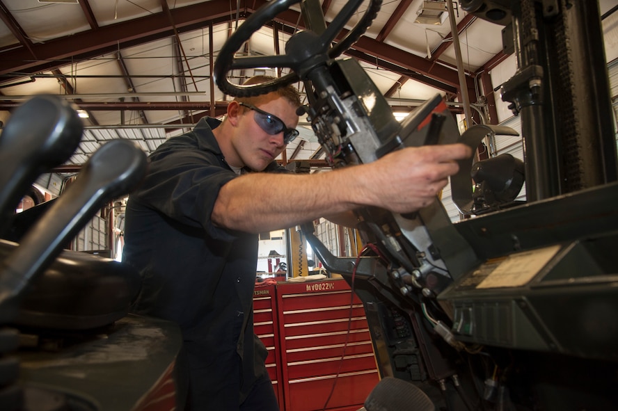 U.S. Air Force Staff Sgt. Tyler Craig, 23d Logistics Readiness Squadron mechanical analyst technician journeyman, analyzes problems with an engine starter at Moody Air Force Base, Ga., Oct. 28, 2013. Craig suspected the problem was with the forklift dashboard. (U.S. Air Force photo by Airman Dillian Bamman/Released)