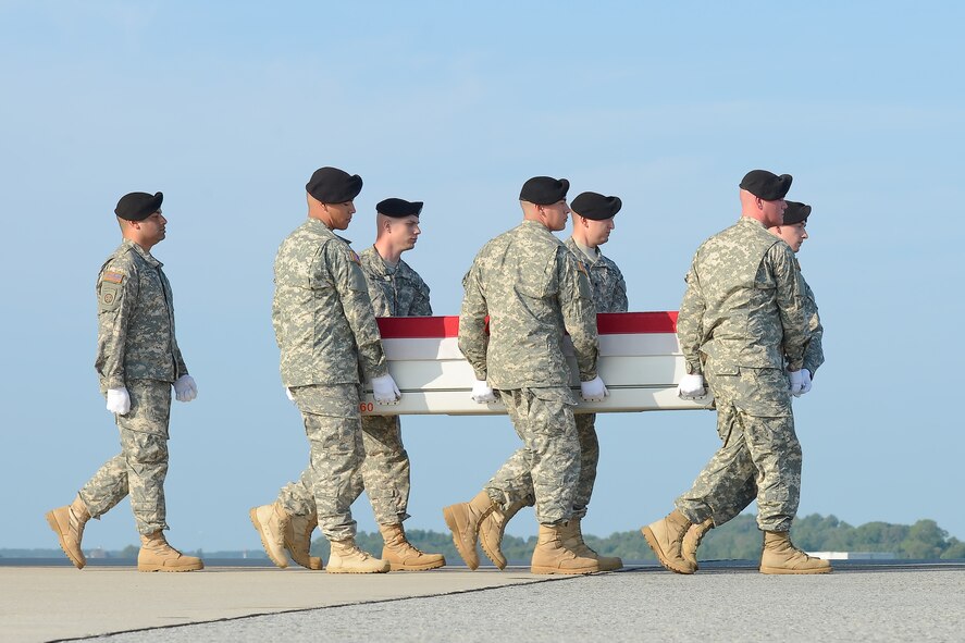 A U.S. Army carry team transfers the remains of Staff Sgt. Joshua J. Bowden, of Villa Rica, Ga., during a dignified transfer Sept. 2, 2013 at Dover Air Force Base, Del. Bowden was assigned to the 242nd Ordnance Battalion (EOD), 71st Ordnance Group (EOD), Fort Carson, Colo. (U.S. Air Force photo/Greg L. Davis)