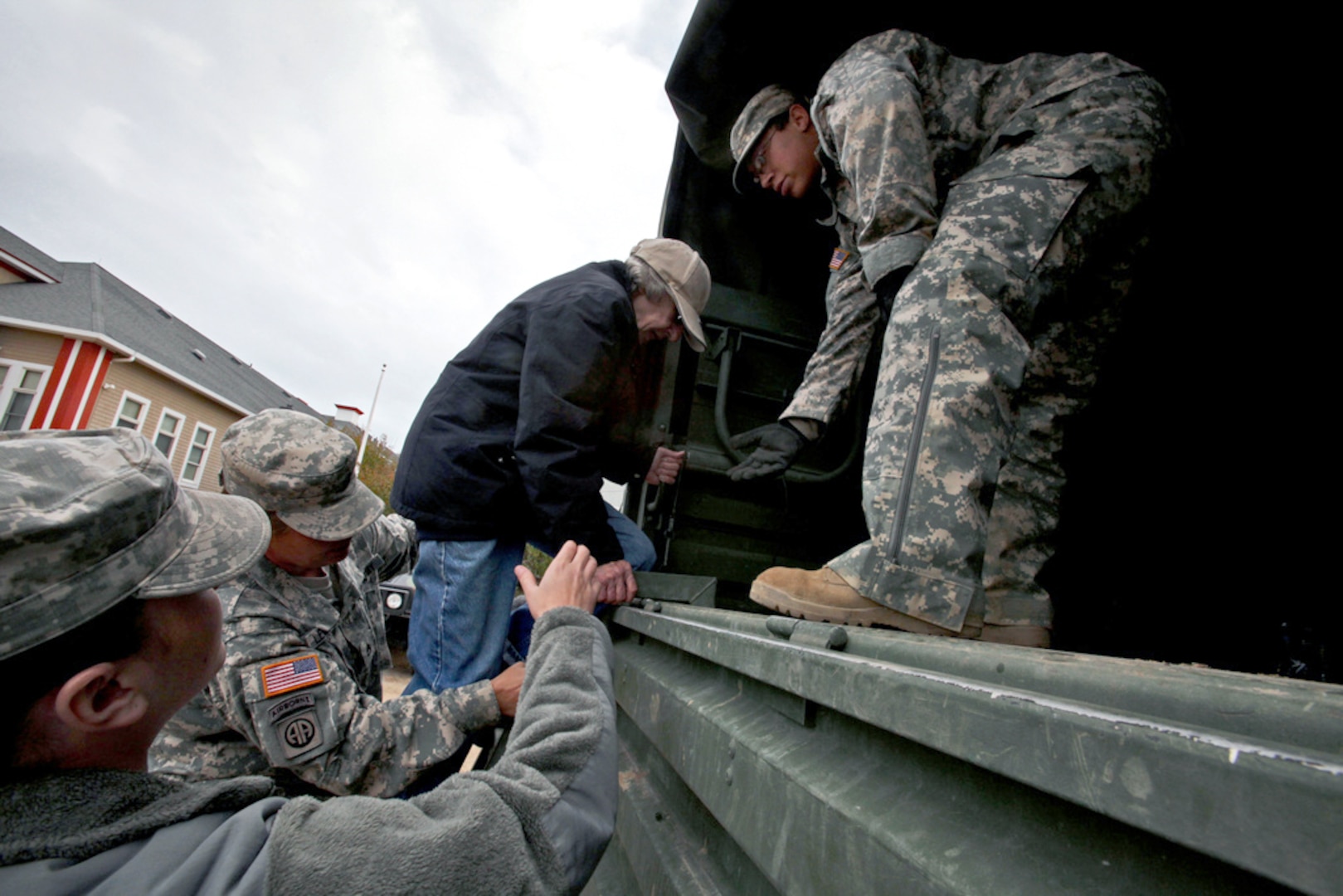 Life-saving Airmen honored in Atlantic City > New Jersey Air