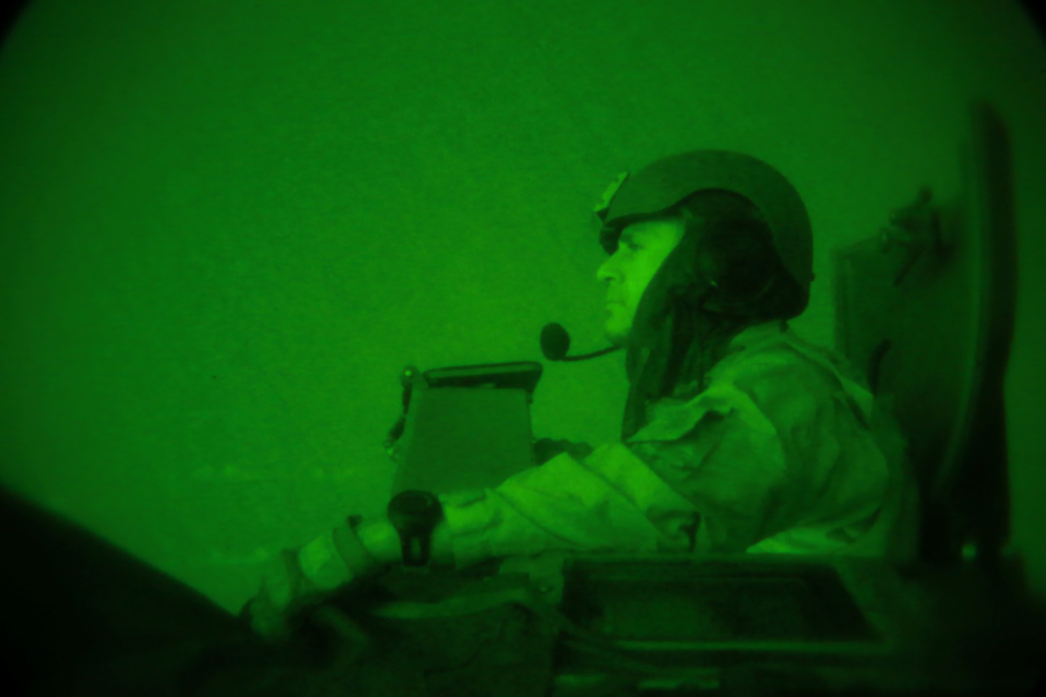 Amphibious Assault Battalion conducts nighttime beach raid