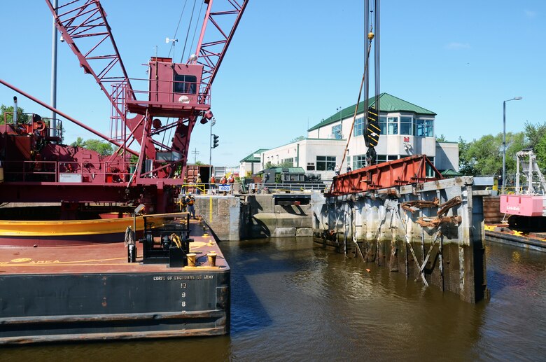 MINNESOTA CITY, Minn. -- Crew members from St. Paul and Rock Islands districts install a temporary gate at Lock and Dam 5A,near Minnesota City, Minn., May 23.