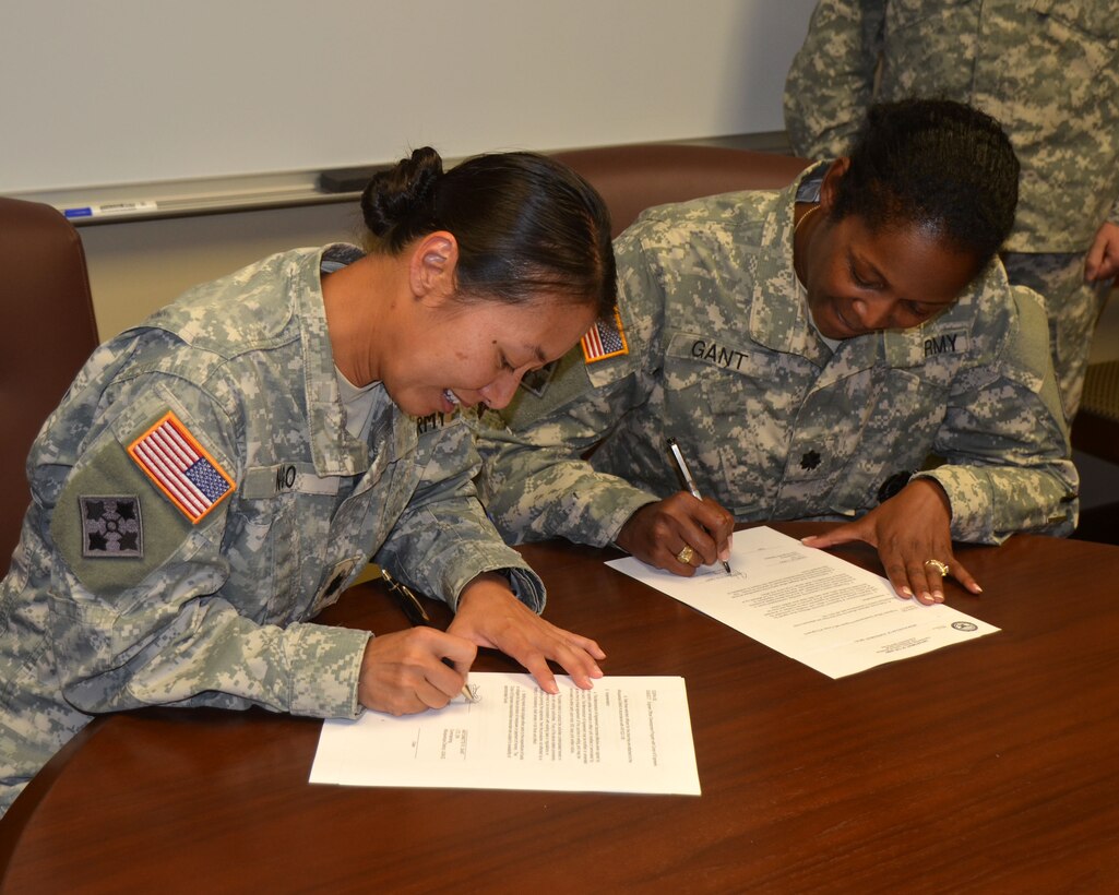 FORT CARSON, COLO., -- 52nd Engineer Battalion Commander Lieutenant Colonel Danielle Ngo (left) and Albuquerque District, Commander Lt. Col. Antoinette Gant sign a Memorandum of Agreement focusing on NCO and officer development August 21, 2013, at Fort Carson, Colorado.

The MOA furthers cooperation between the District and the 52nd Engineer Battalion, located at Fort Carson. NCOs and Junior Officers from the battalion will have the opportunity to spend three months working with the District focusing on quality assurance/control.
