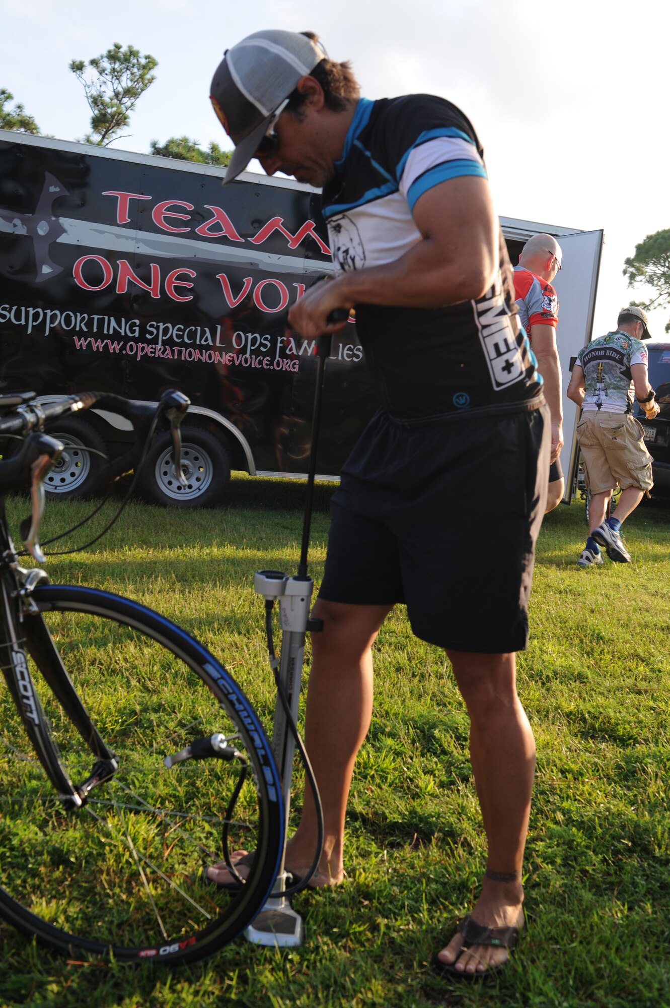 A Hurlburt Field contractor pumps air into his tires before the 7th Annual One Voice Honor Ride on Hurlburt Field, Fla., Sept. 4, 2013. Team One Voice chose Master Sgt. Joseph Deslauriers, explosive ordnance disposal technician of 1st Special Operations Civil Engineer Squadron, as this year's honoree. (U.S. Air Force photo/Staff Sgt. Eboni Reams) 