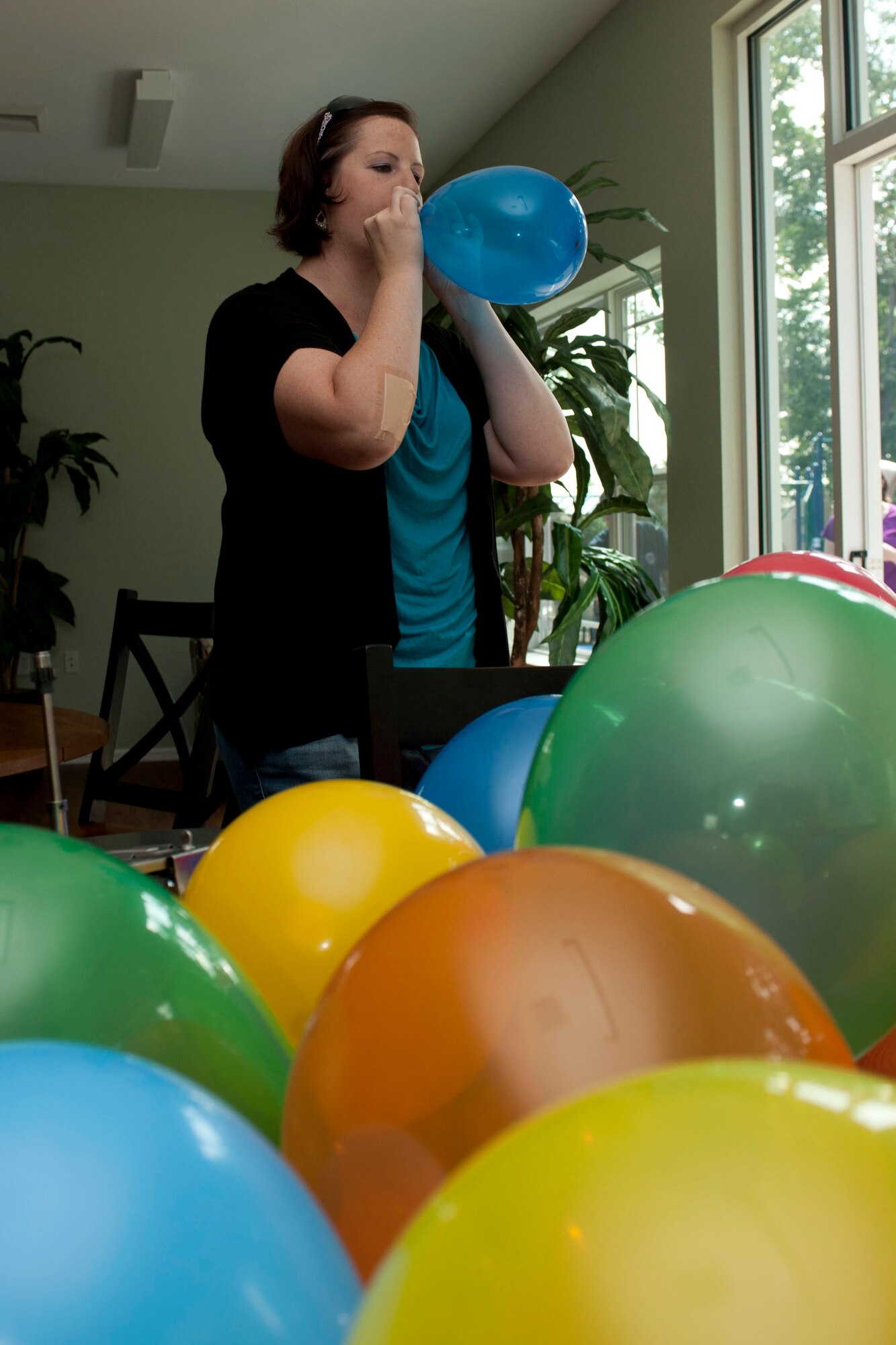 U.S. Air Force Tech. Sgt. Ronica Lane, Air Combat Command Acquisitions Management production control noncommissioned officer in charge, inflates balloons during the Langley Air Force Base Back to School Celebration in Hampton, Va., Aug. 29, 2013. Lane volunteered with the set-up of the event, assisted in children’s activities and clean-up at the end of the day. (U.S. Air Force photo by Staff Sgt. Stephanie Rubi/Released) 