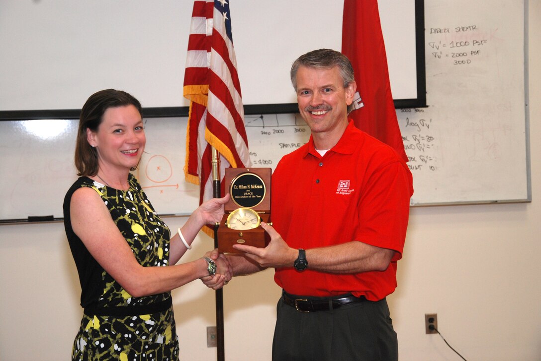 Dr. Mihan McKenna accepts the USACE Researcher of the Year Award. 