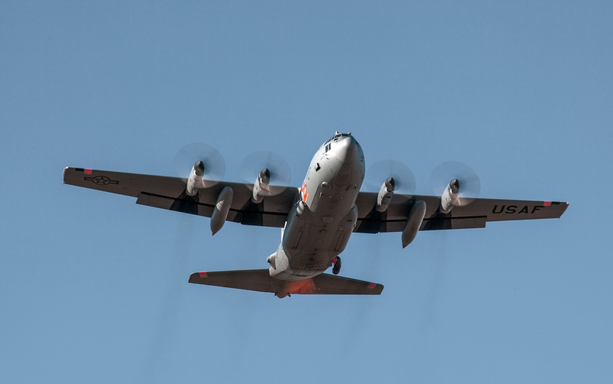 A U.S. Air Force Reserve C-130 Hercules from the 302nd Airlift Wing, at
Peterson Air Force Base, Colo., takes off from McClellan Field near
Sacramento Aug 29, 2013 to help fight the massive Rim Fire in California's
Sierra Nevada.  The aircraft is carrying the self-contained Modular Airborne Fire Fighting System owned by the Forest Service. C-130 aircraft with MAFFS
modules loaded into their cargo bays follow Forest Service lead planes, and
military aircrews can discharge 3,000 gallons of water or fire retardant
along the leading edge of a wild land fire in less than five seconds, covering
an area a quarter of a mile long by 100 feet wide. Once the load is
discharged, ground crews at a MAFFS tanker base can refill the modules in
less than 12 minutes. An interagency Defense Department and Forest Service
program, MAFFS provides aerial firefighting resources when commercial and
private air tankers are no longer able to meet the Forest Service's needs. (U.S. Air Force photo / Lt. Col. Robert Couse-Baker)

