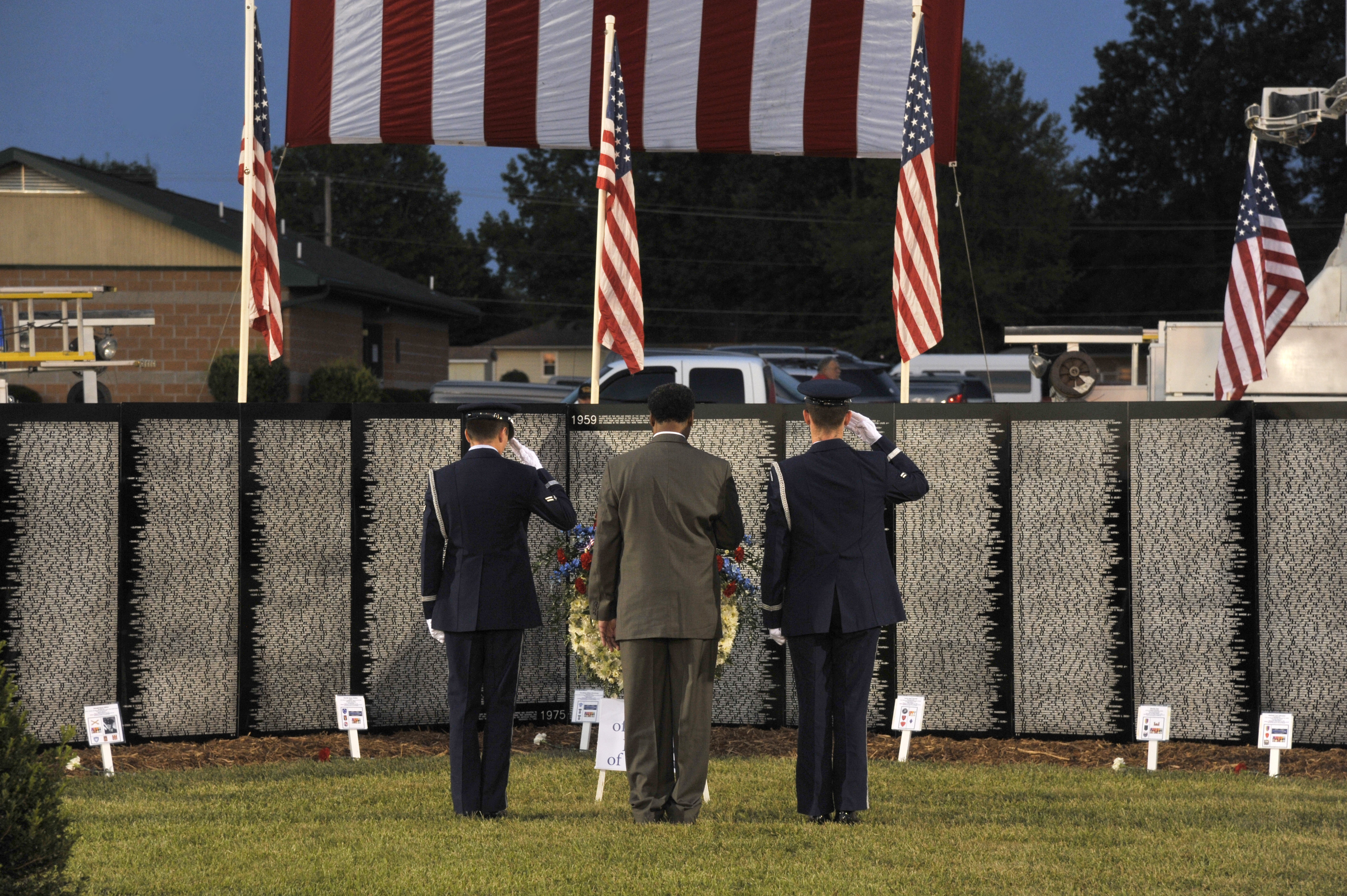 Vietnam Wall gives veterans a moment to reflect > Whiteman ...