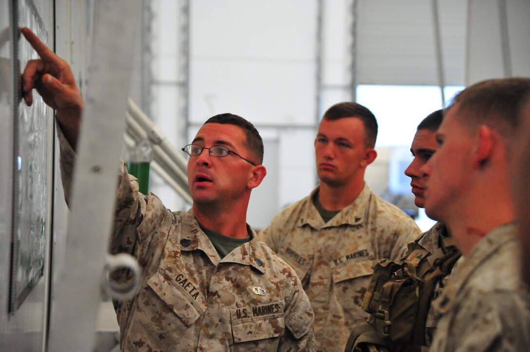 Sgt. Cordy Gaeta, 1st Fleet Antiterrorism Security Team squad leader, briefs Marines on a simulator at the Reserve Support Unit aboard Marine Corps Base Quantico on Sept. 6, 2013. More than 50 Marines from the 1st FAST out of Norfolk, Va., conducted training with the Virtual Combat Convoy Trainer. 