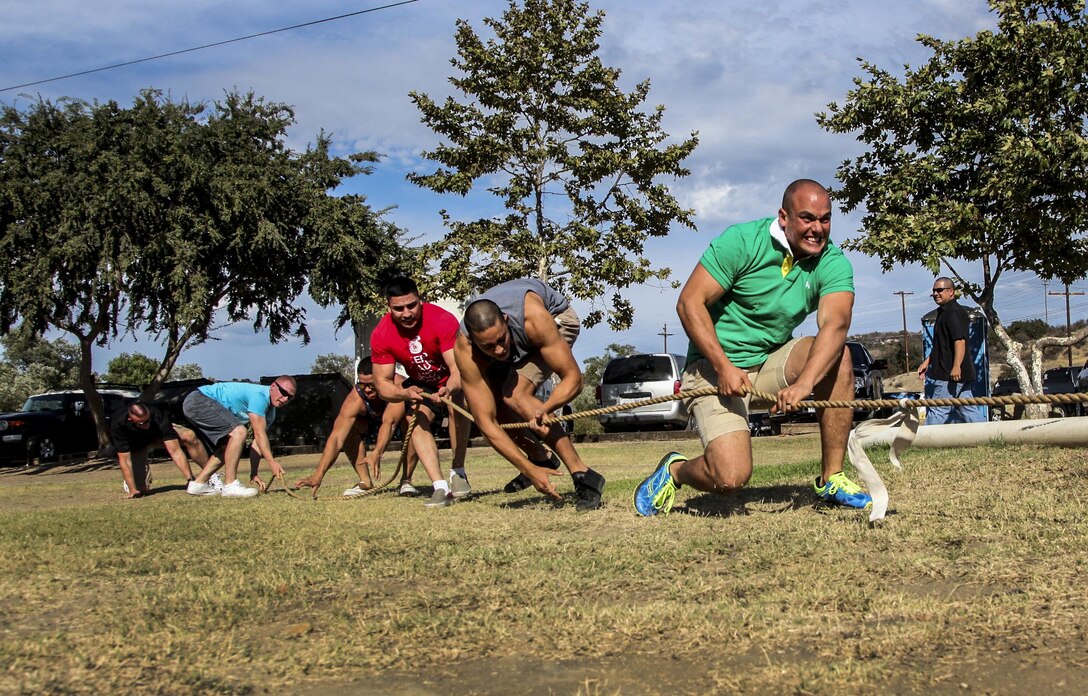 Marines with Command Element, 15th Marine Expeditionary Unit, struggle to win at tug of war during the unit’s End of Summer Bash at Lake O’Neill aboard Camp Pendleton Calif., Sept. 6. Marines and their family members from the unit competed against each other in a variety of sporting events, a best dessert competition and a hot wing eating contest. (U.S. Marine Corps Photo by Cpl. Emmanuel Ramos/Released)