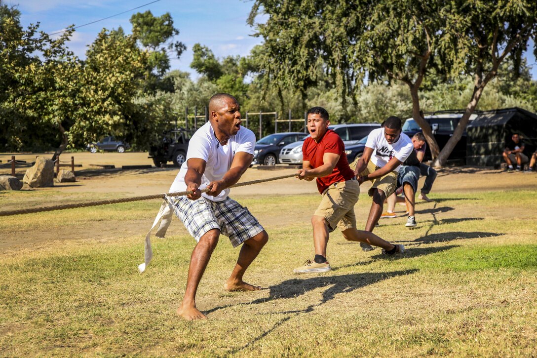Marines with Command Element, 15th Marine Expeditionary Unit, struggle to win at tug of war during the unit’s End of Summer Bash at Lake O’Neill aboard Camp Pendleton Calif., Sept. 6. Marines and their family members from the unit competed against each other in a variety of sporting events, a best dessert competition and a hot wing eating contest. (U.S. Marine Corps Photo by Cpl. Emmanuel Ramos/Released)