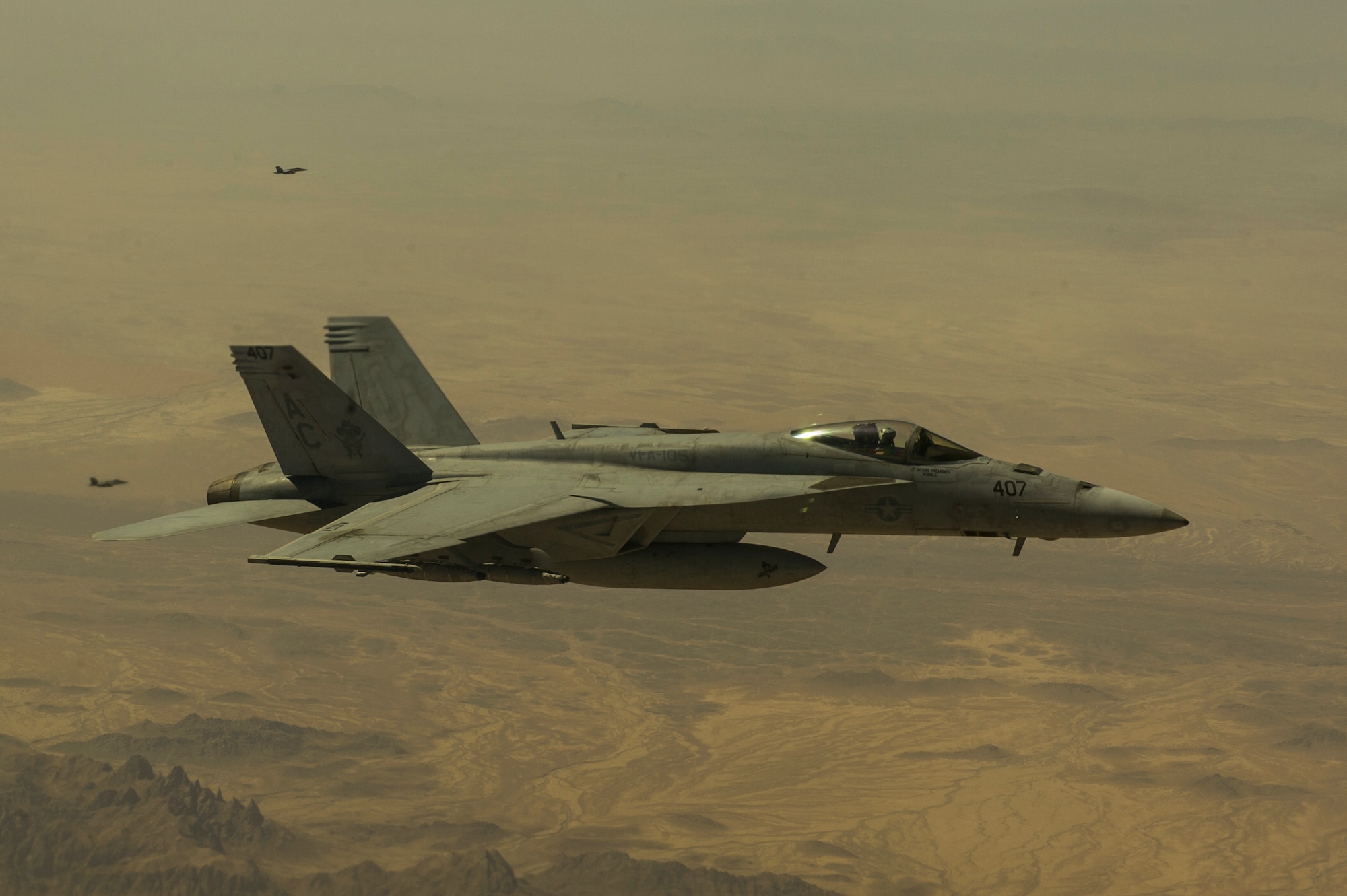 An U.S. Navy F/A-18E Hornet receives fuel from a 340th Expeditionary Air Refueling Squadron KC-135 Stratotanker Sept. 4, 2013, over Afghanistan. The Hornets, based on aircraft carrier USS Harry Truman (CVN 68), deploy in support of Operation Enduring Freedom. (U.S. Air Force photo by SSgt Stephany Richards)

