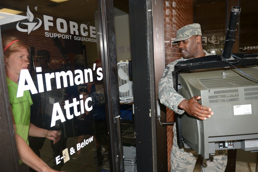 U.S. Air Force Senior Master Sgt. Damon Pettaway, 20th Security Forces Squadron first sergeant, carries a TV into the Airman’s Attic, Aug. 29, 2013, Shaw Air Force Base, S,C.. The Airmen’s Attic carries no-cost items, including clothing, toys, and household goods for Airmen ranked E-5 and below. (U.S. Air Force photo by Airman 1st Class Jonathan Bass/Released)