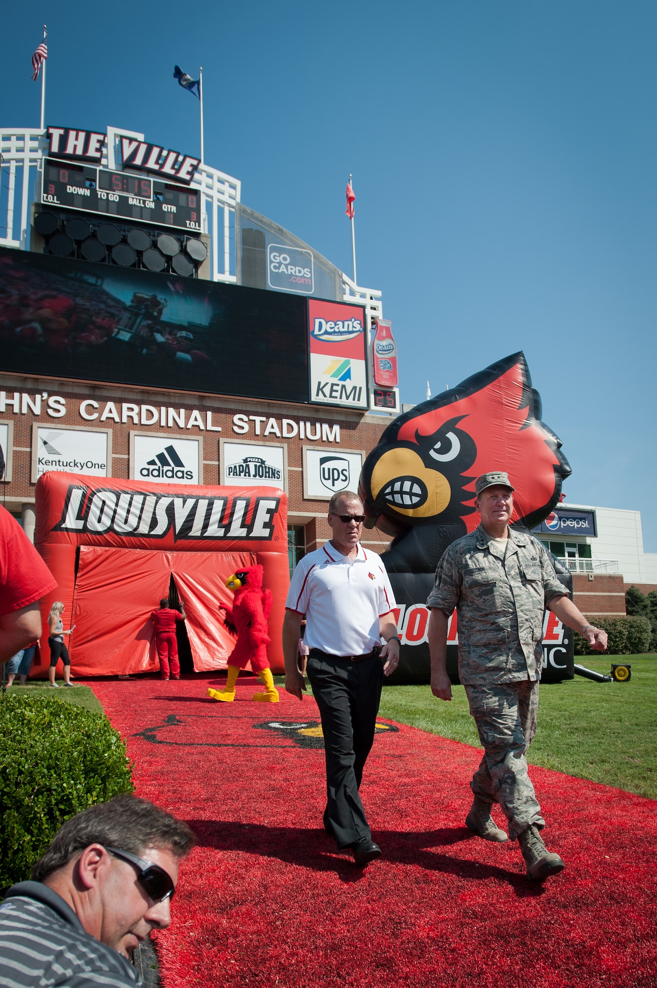 University of Louisville honors Kentucky Air Guardsmen during U of L-EKU  football game > 123rd Airlift Wing > Article Display