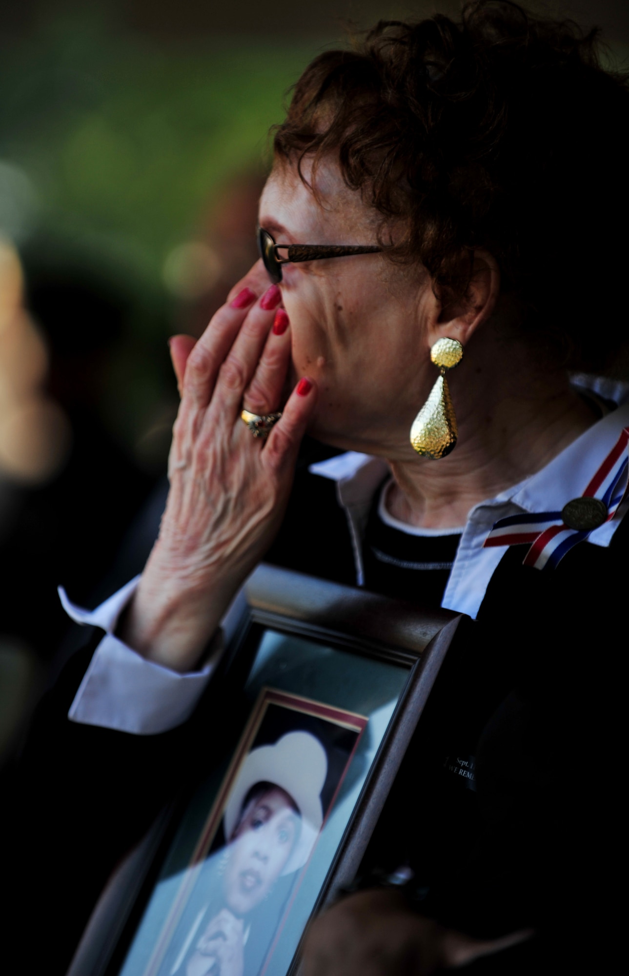Gloria Murray holds a photograph of her daughter, Sondra White, during a remembrance ceremony at Gosnold’s Hope Park, Hampton, Va., Sept. 11, 2013. White was killed 12 years ago when a plane, hijacked by terrorists, crashed into the Pentagon, Washington, D.C., where she worked. (U.S. Air Force photo by Staff Sgt. Jarad A. Denton/Released)