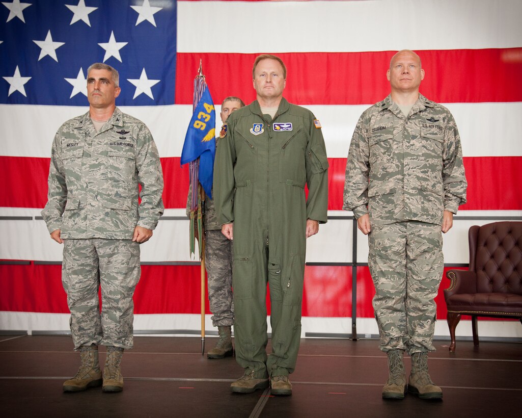 Col. Keith Wesley, 934th Operations Group commander, presides over the 934th Operations Support Squadron change of command ceremony, during which Lt. Col. Robert Hockman reliquished command of the squadron to Lt. Col. Peter Draheim.  (U.S. Air Force photo/Shannon McKay)