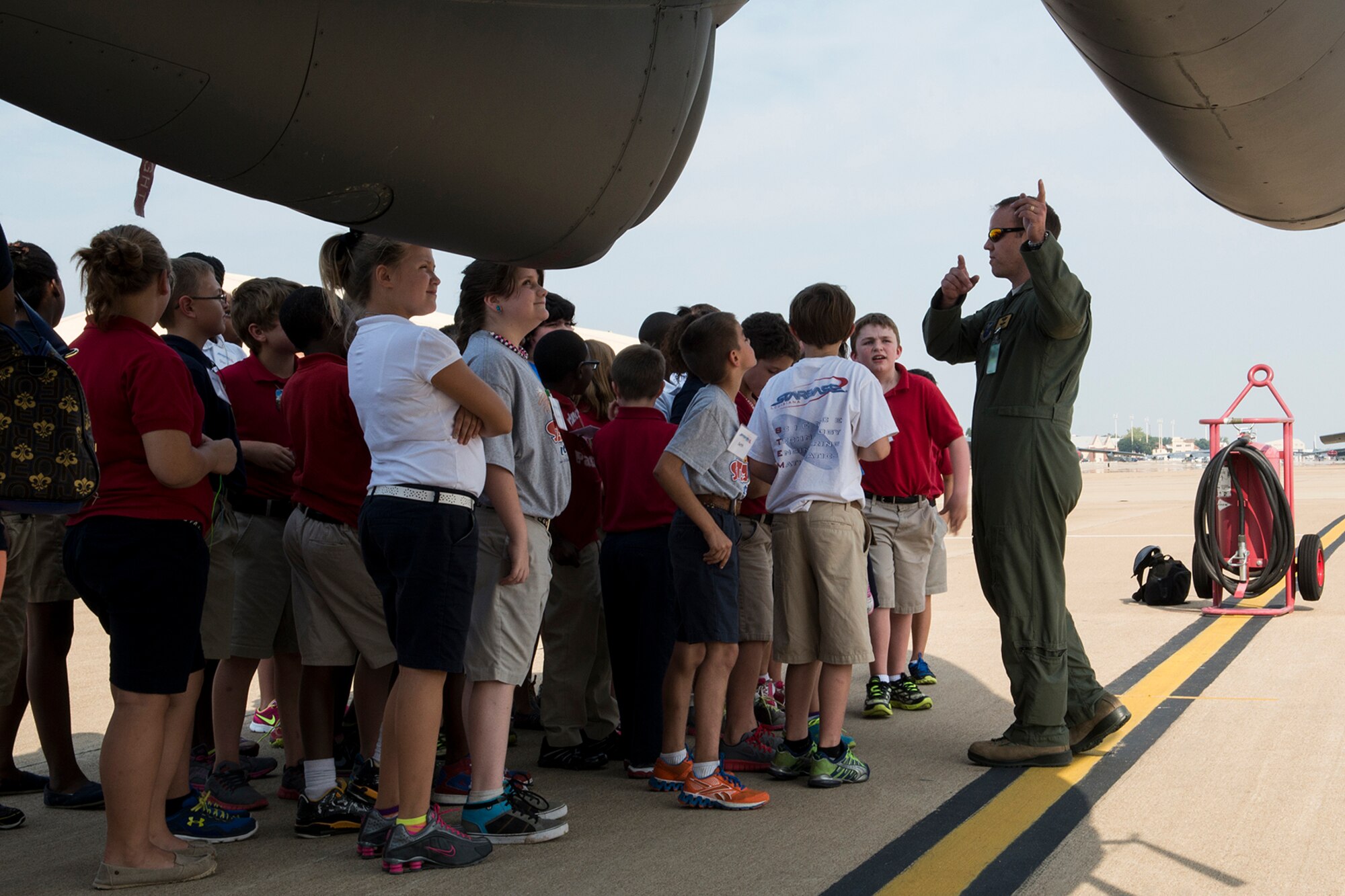 STARBASE students tour a B52 > 307th Bomb Wing > Article Display