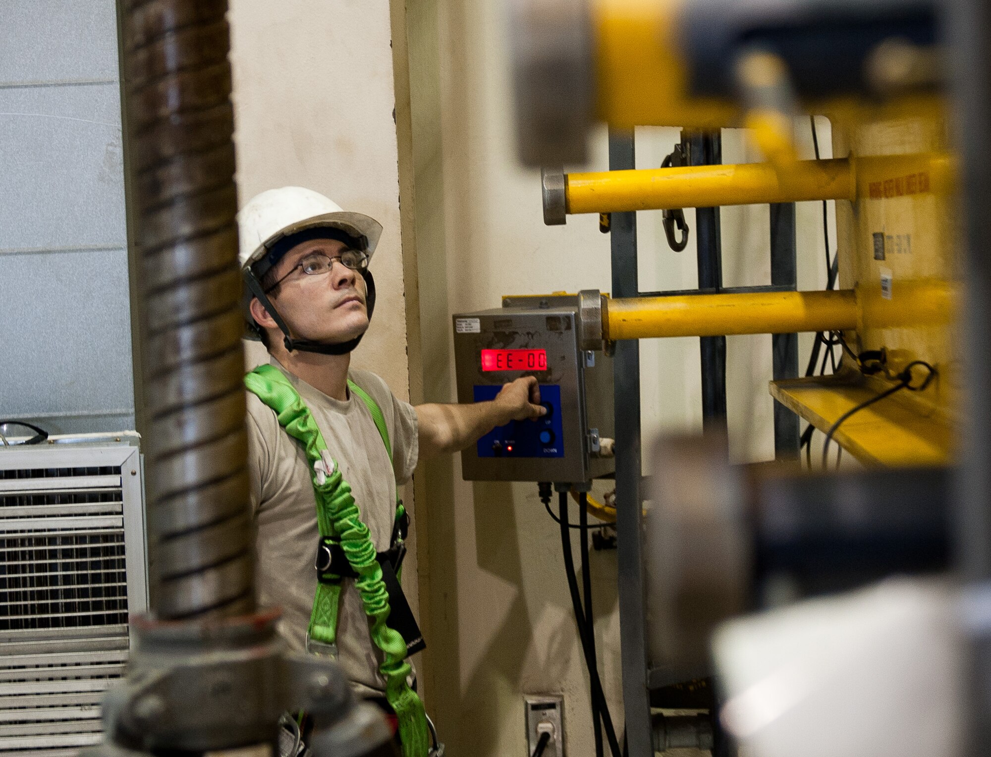 Senior Airman John Ellisor, 8th Maintenance Squadron aerospace ground equipment journeyman, conducts a jack test to ensure it can handle the weight of an F-16 at Kunsan Air Base, Republic of Korea, Sept. 6, 2013. Base leadership named Ellisor as Kunsan’s “Pride of the Pack” for Aug. 26 – Sept. 1. (U.S. Air Force photo by Senior Airman Clayton Lenhardt / Released)