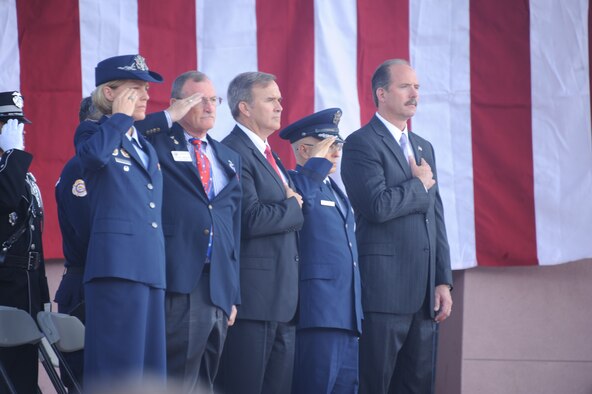 From left, Col. Heather Pringle, 377th Air Base Wing vice commander; Roger
Newell, veterans liaison; Timothy Hale, New Mexico Department of Veterans'
Services secretary; Brig. Gen. Andrew Salas, New Mexico National Guard
adjutant general; and Mayor Richard Berry pay homage to the flag during a
9/11 remembrance ceremony at City Hall Plaza in downtown Albuquerque. (Photo by Todd Berenger)