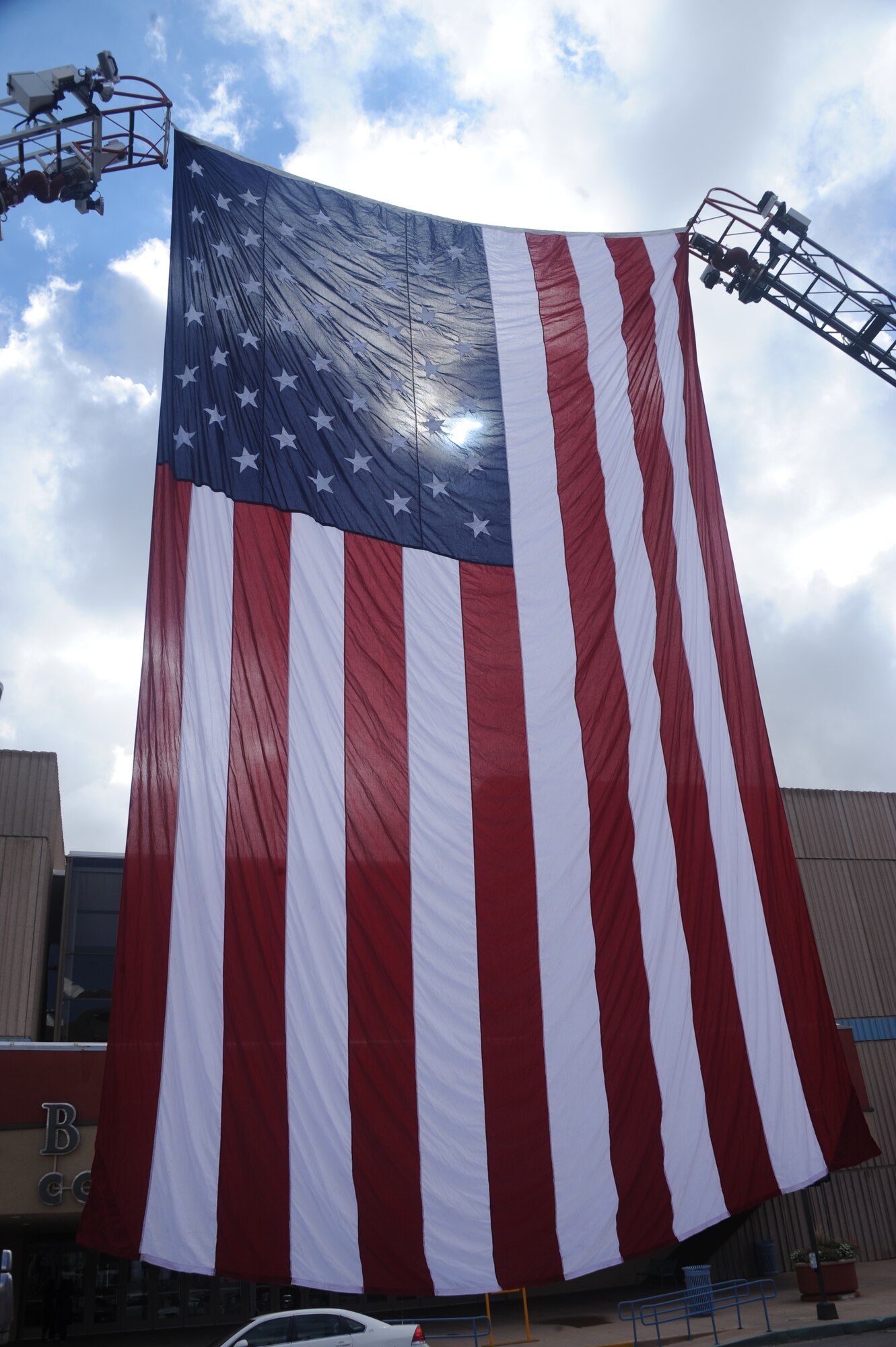 Giants raise Series flag